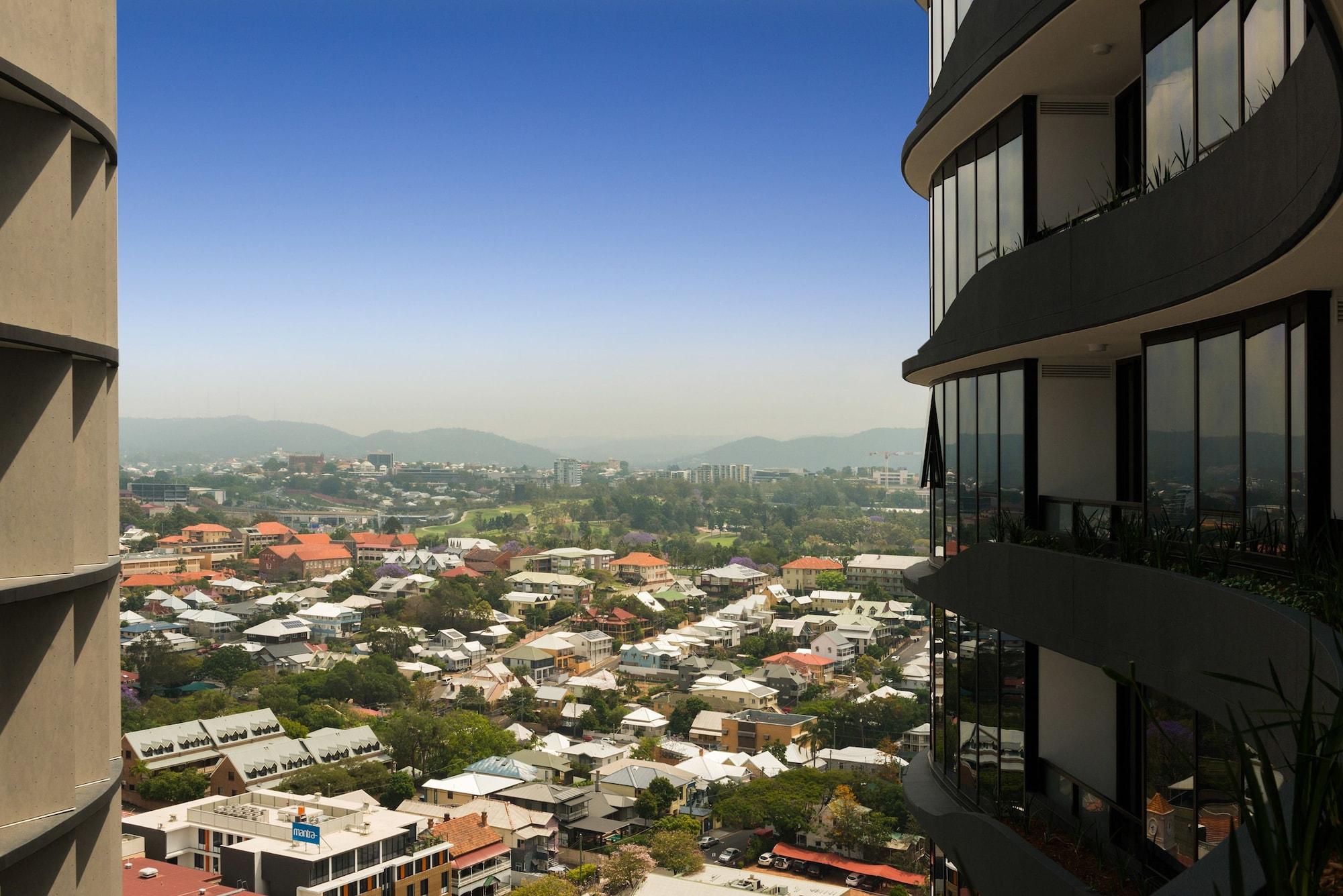 Fv By Peppers Aparthotel Brisbane Exterior foto View of the suburb from the east