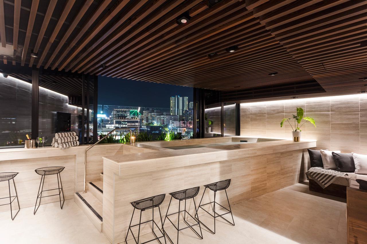 Fv By Peppers Aparthotel Brisbane Exterior foto The Sky Bar