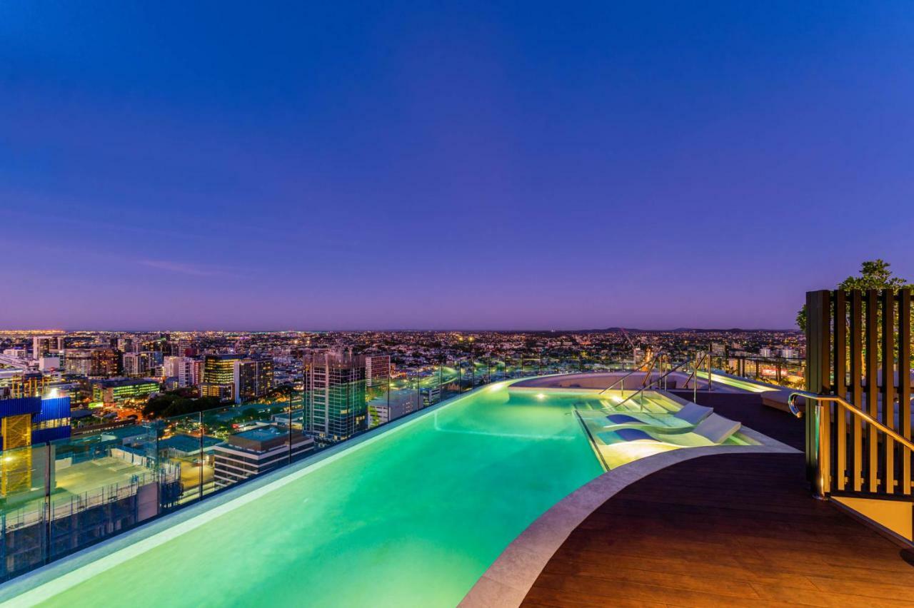 Fv By Peppers Aparthotel Brisbane Exterior foto Skyline pool
